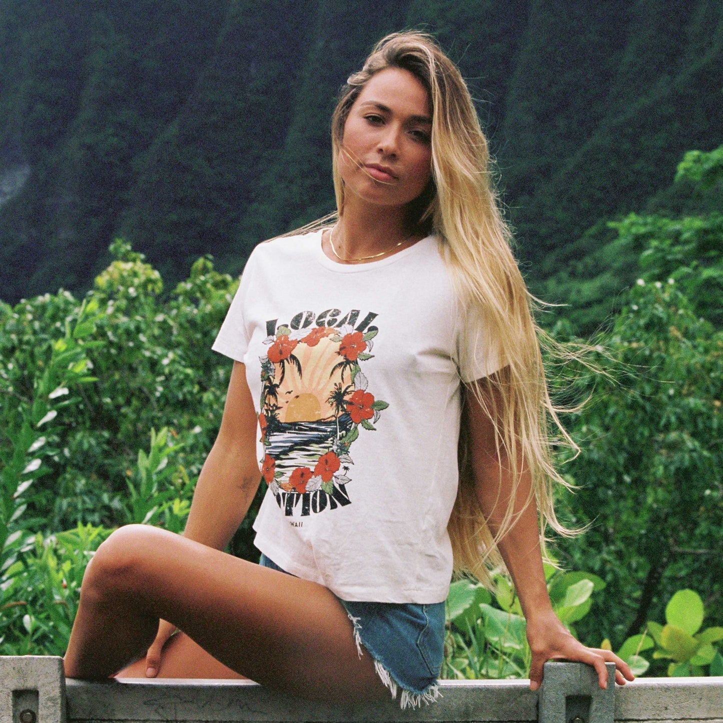 HIBISCUS AROUND VINTAGE TEE