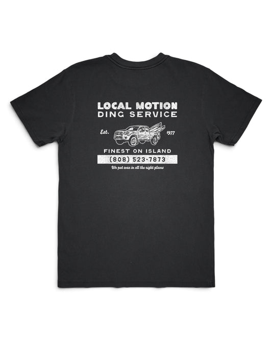 Black t-shirt with a logo on the chest against a white background [graphite black]