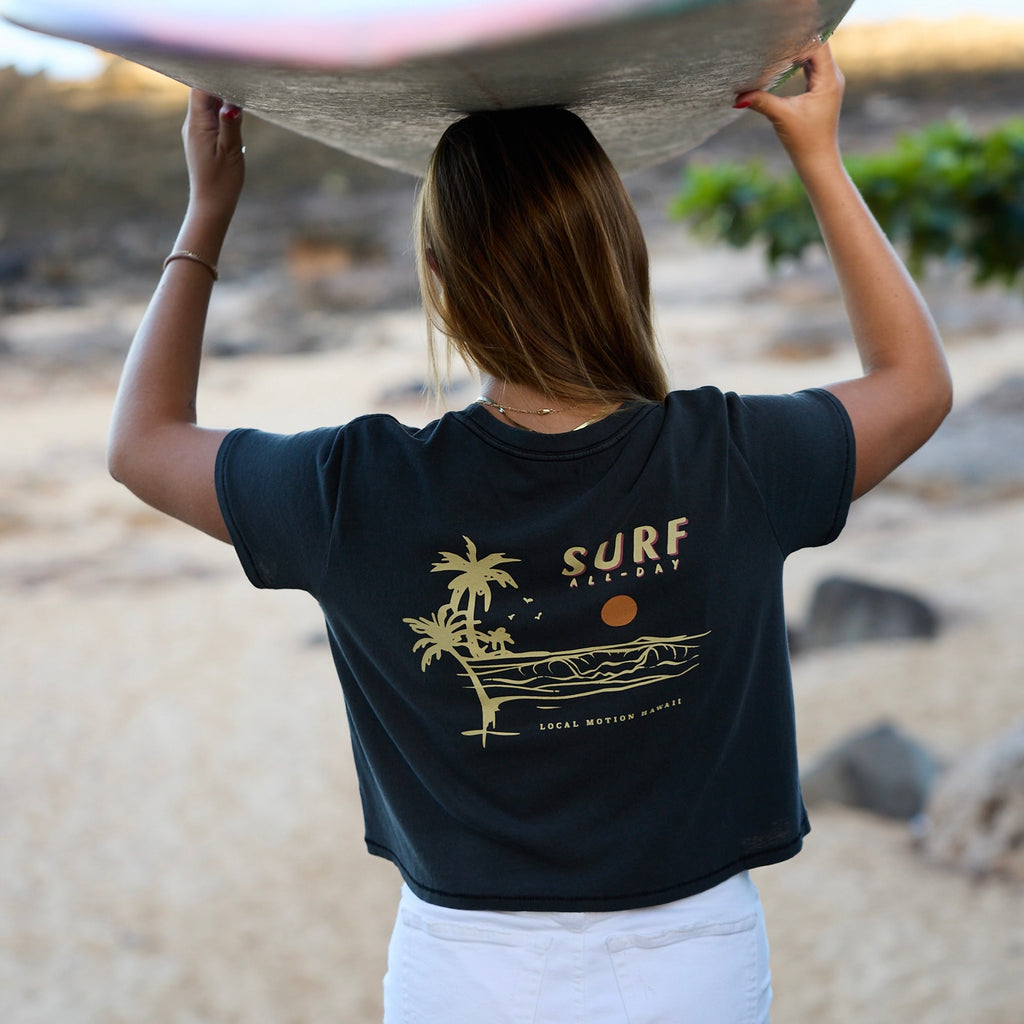 SURF ALL DAY CROP TEE